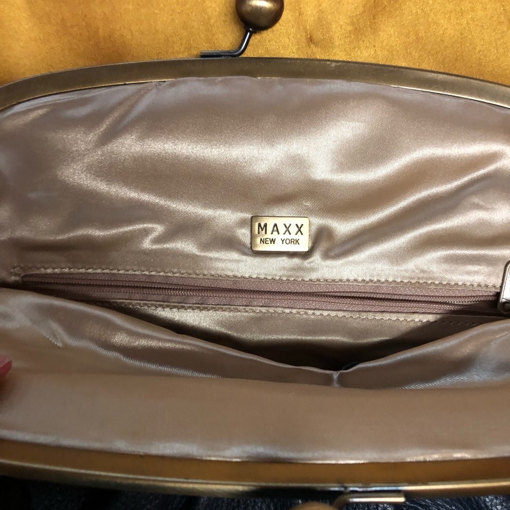 Maxx New York Navy Blue satchel with Kiss-Lock Closure’s - Picture 3 of 6